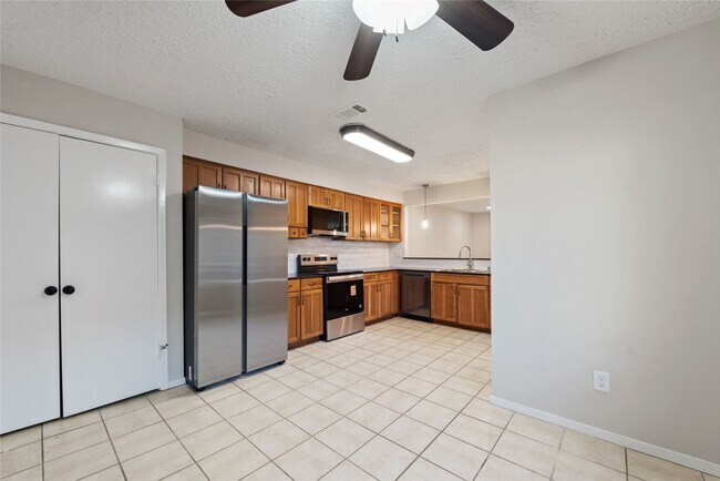 Building Photo - 14115 Bella Dr