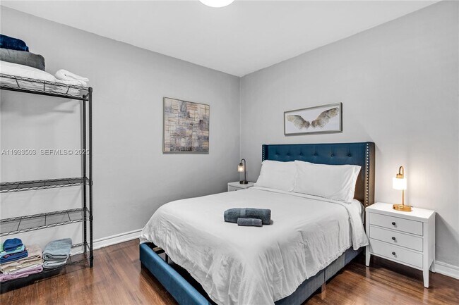 Building Photo - 427 NE 107th St