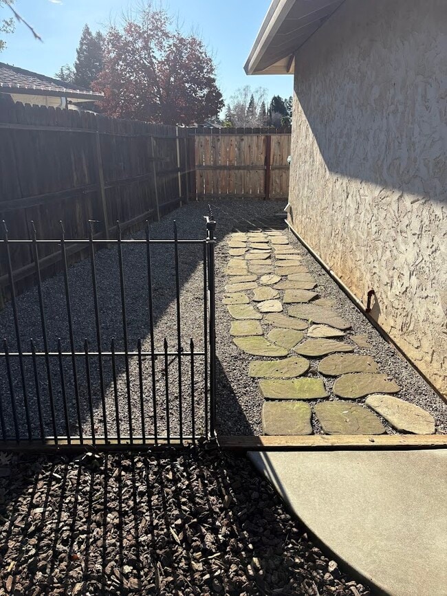 Building Photo - 47 Shari Ln