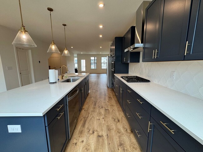 Building Photo - Stylish 3 Bed 2.5 Bath Interior Townhome I...