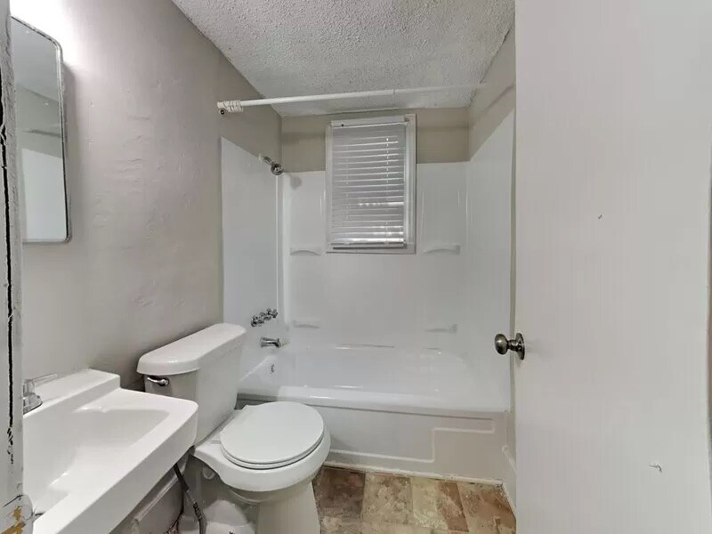 Building Photo - 718 26th Ave N