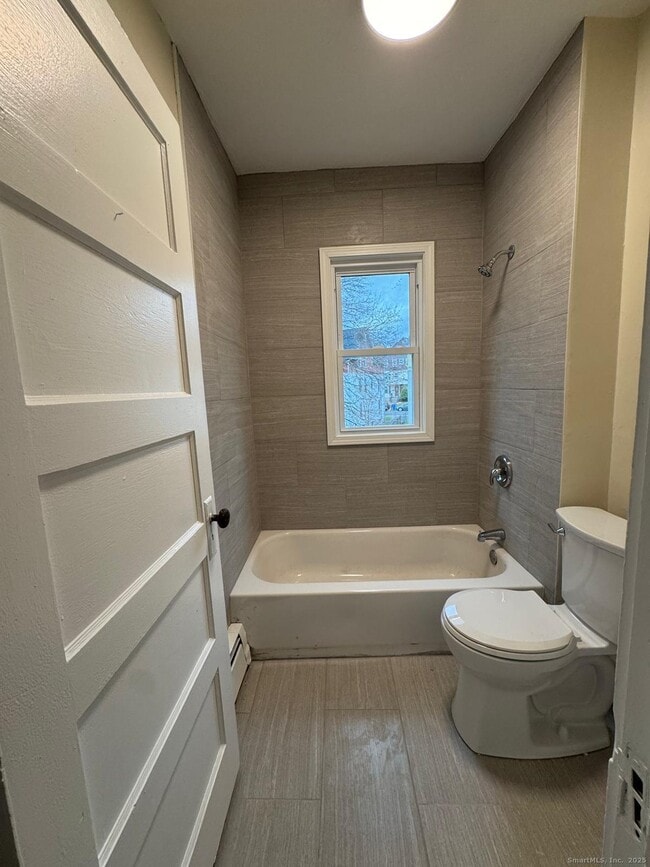 Building Photo - 328 Chapman St