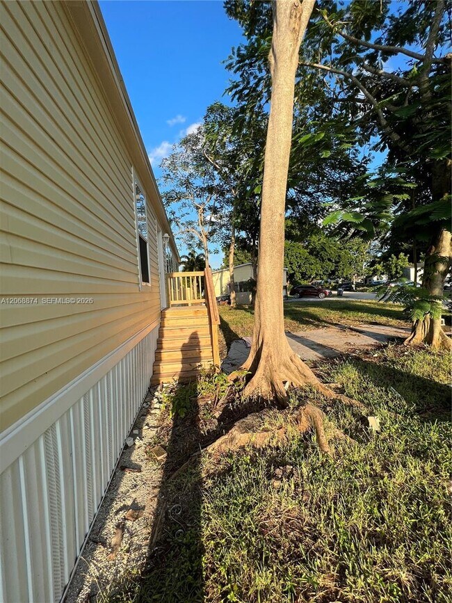 Building Photo - 22992 Tradewind Rd