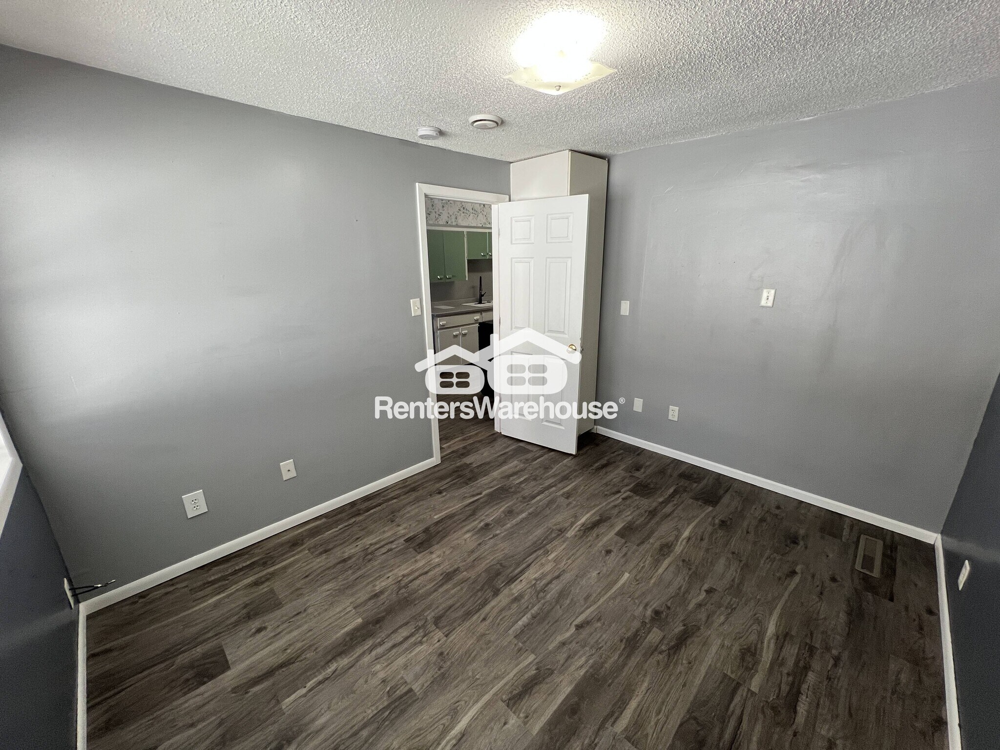 Building Photo - 9371 Country Dr