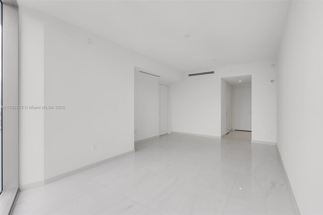 Building Photo - 300 Biscayne Blvd Way