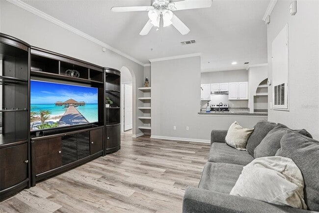 Building Photo - 860 N Orange Ave