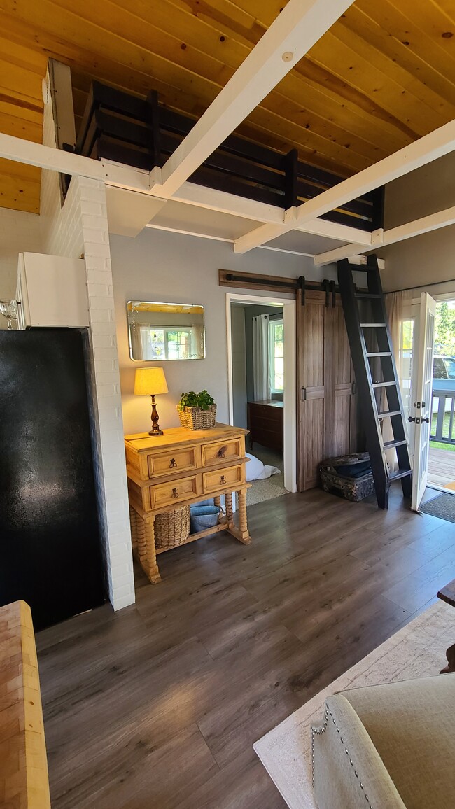 Building Photo - 43695 Trail G