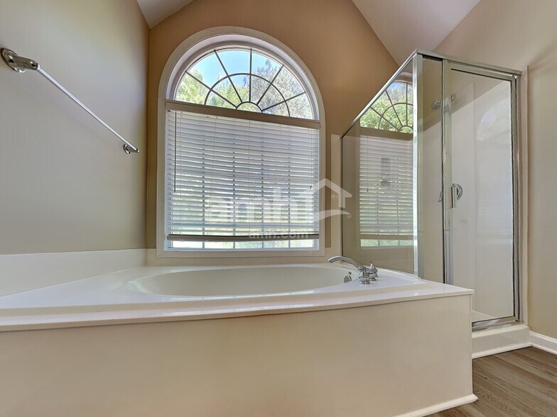 Building Photo - 5705 Beargrass Ln