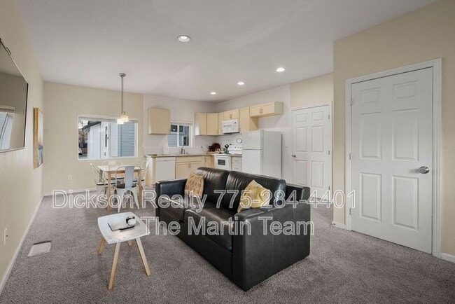 Building Photo - 121 Caliente St