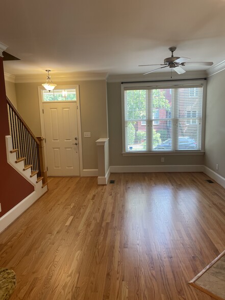 Living Room - 164 Finsbury St