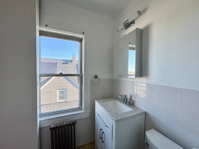 Building Photo - 33 Hollis Ave