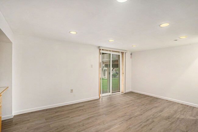 Building Photo - Beautiful 3 Bedroom Home