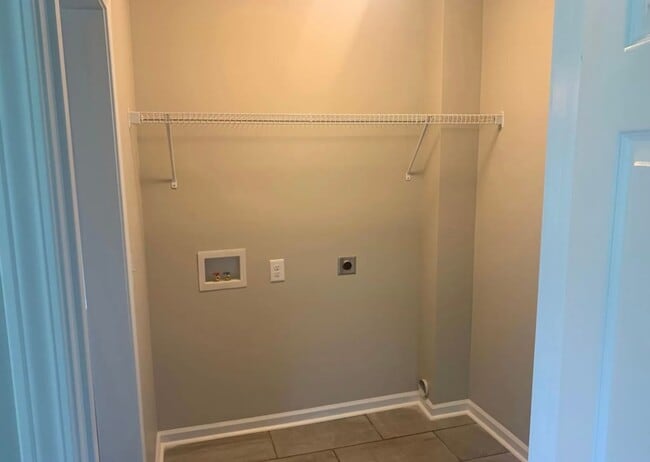 Building Photo - For Lease - 2BD/2BA Near Downtown Pendleto...