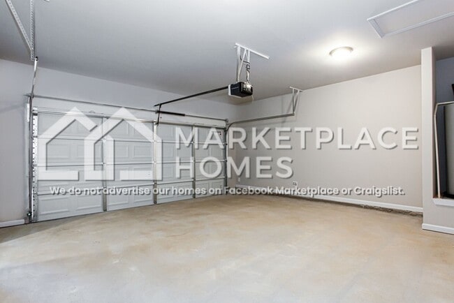 Building Photo - 242 Ww Carr Ave