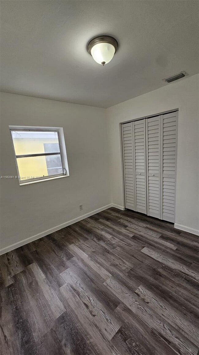 Building Photo - 123 SW 68th Ave