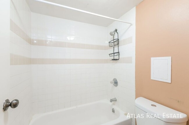 Building Photo - Charming 1-Bedroom Condo in Plaza de Monac...