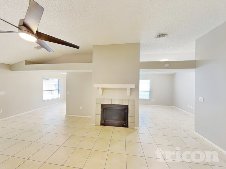 Building Photo - 470 N Sundance Dr