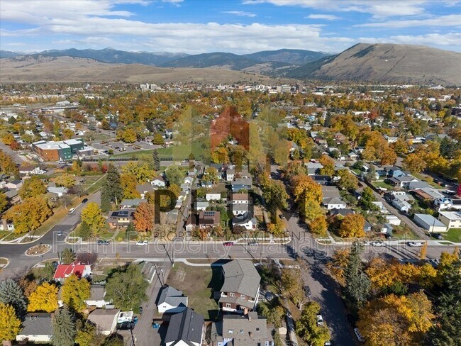 Building Photo - 705 Cleveland St