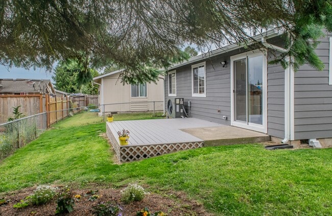 Building Photo - Fully remodeled & move in ready 3 bed 1 ba...