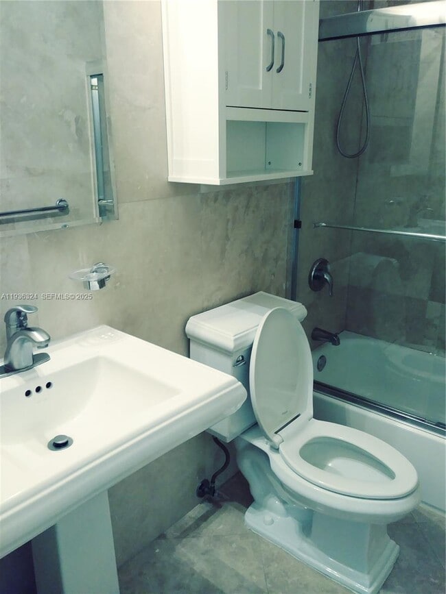 Building Photo - 1864 NE 46th St