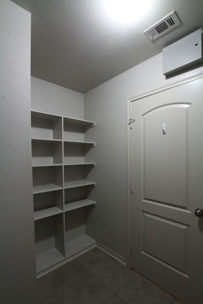 Building Photo - Beautiful 2 Bedroom, 2 Bathroom Townhome in South Tyler – Whitehouse ISD!