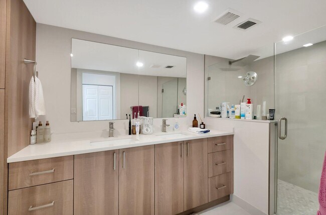 Building Photo - 7369 Orangewood Ln