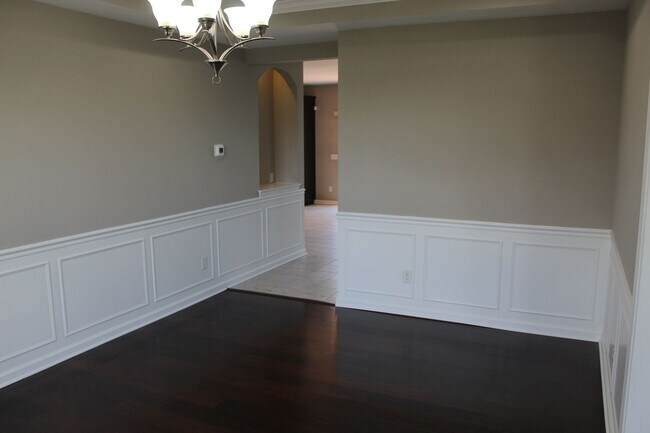 Building Photo - Absolutely Gorgeous 5 BR Estate Home in Br...