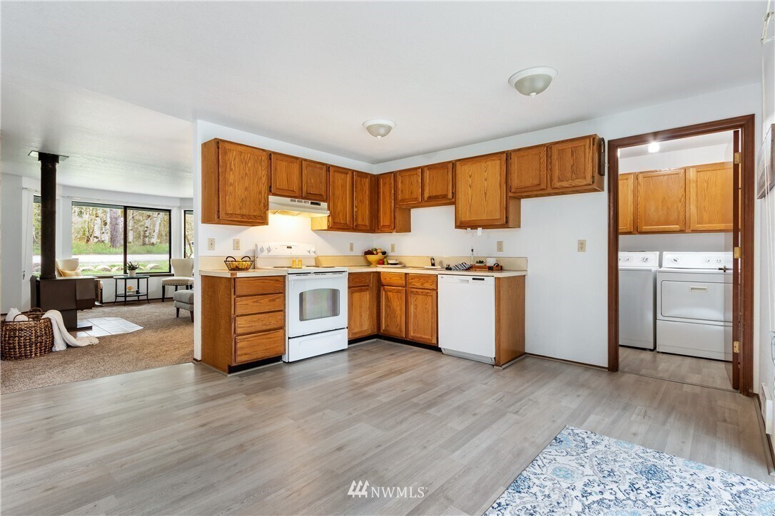 Kitchen - 15808 122nd Ave NW