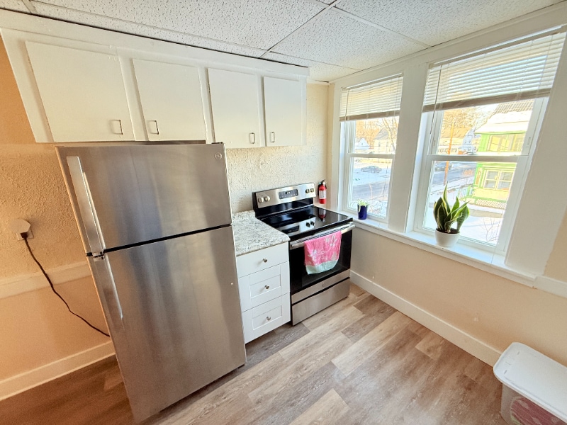 Building Photo - 17-17 Maple St