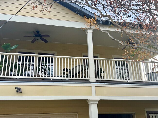 Building Photo - 1021 Louise St