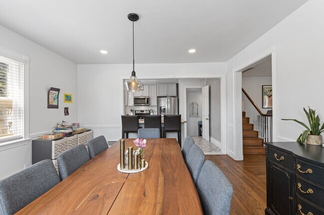 Building Photo - Luxurious Brick Colonial in Prestigious Gu...