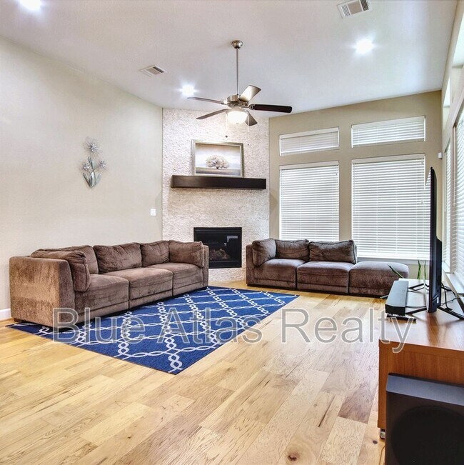 Building Photo - 4983 Stornoway Dr