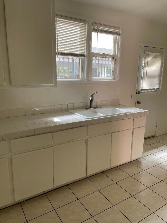 Kitchen - 14156 Calvert St