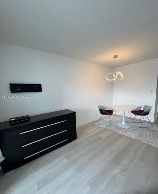 Building Photo - 1000 West Ave