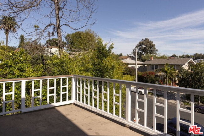 Building Photo - 727 N La Fayette Park Pl