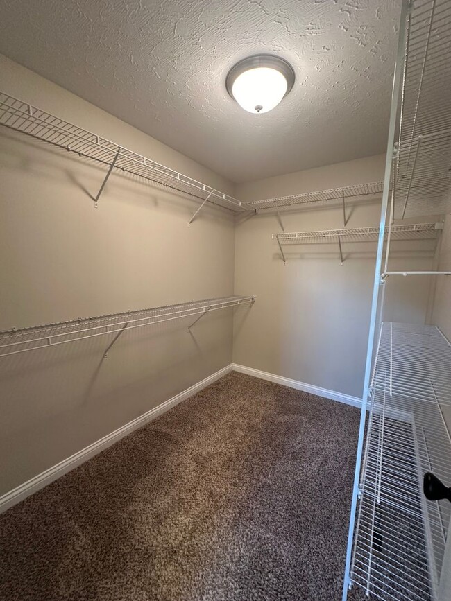 Building Photo - New Albany Townhome - 3BR/2.5BA w/Garage f...