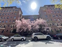 Building Photo - 62-98-98 Saunders St
