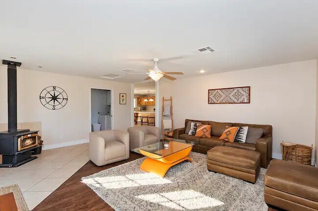 Building Photo - 58327 Bonanza Dr