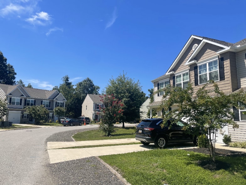 Building Photo - 269 Thompson Ave