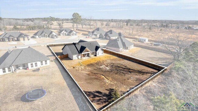 Building Photo - Beautiful 4 bedroom home