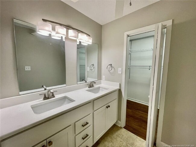 Building Photo - 431 Offing Dr