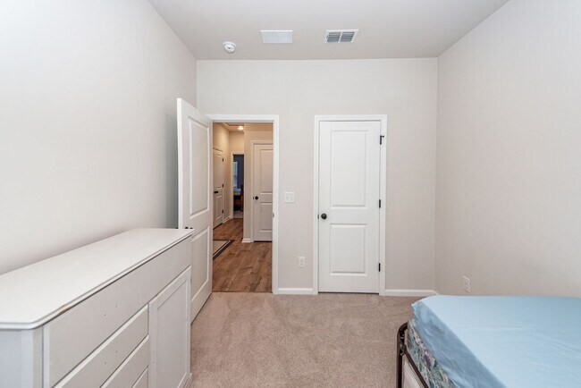 Building Photo - 4 Bedroom, 3.5 Bathroom Townhome in The Marshes at Cooper River - Charleston