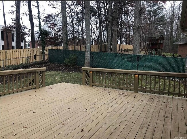 Building Photo - Beautifully Renovated 4bdrm/2.5bth Tri-Level Home Located on a Large Lot in Henrico County!!