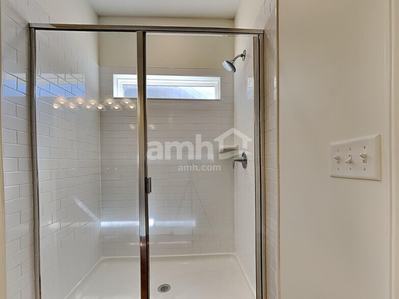 Building Photo - 917 Sunny Stroll Dr