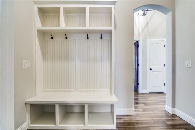 Building Photo - 302 Oar Wood Dr