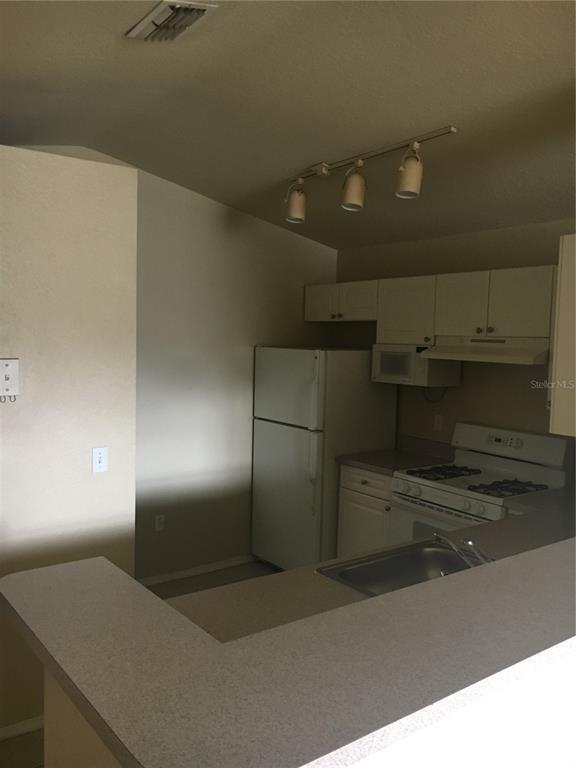 Building Photo - 3319 S Kirkman Rd