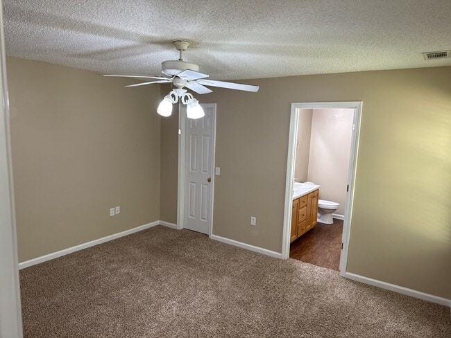 Building Photo - 567 Laurel Hill Cir