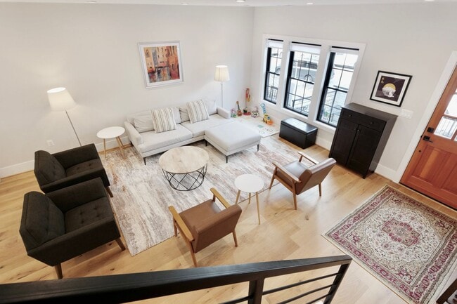 Building Photo - Luxury Rowhouse Living in Columbia Heights (w/Solar!)