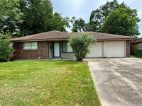 Building Photo - 530 Edgebrook Dr