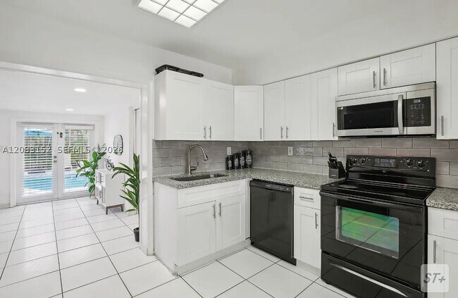 Building Photo - 6445 SW 22nd St
